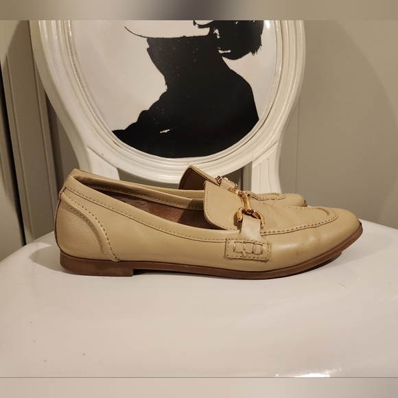 Steve Madden Tan Leather Loafer Flats - Picture 2 of 6